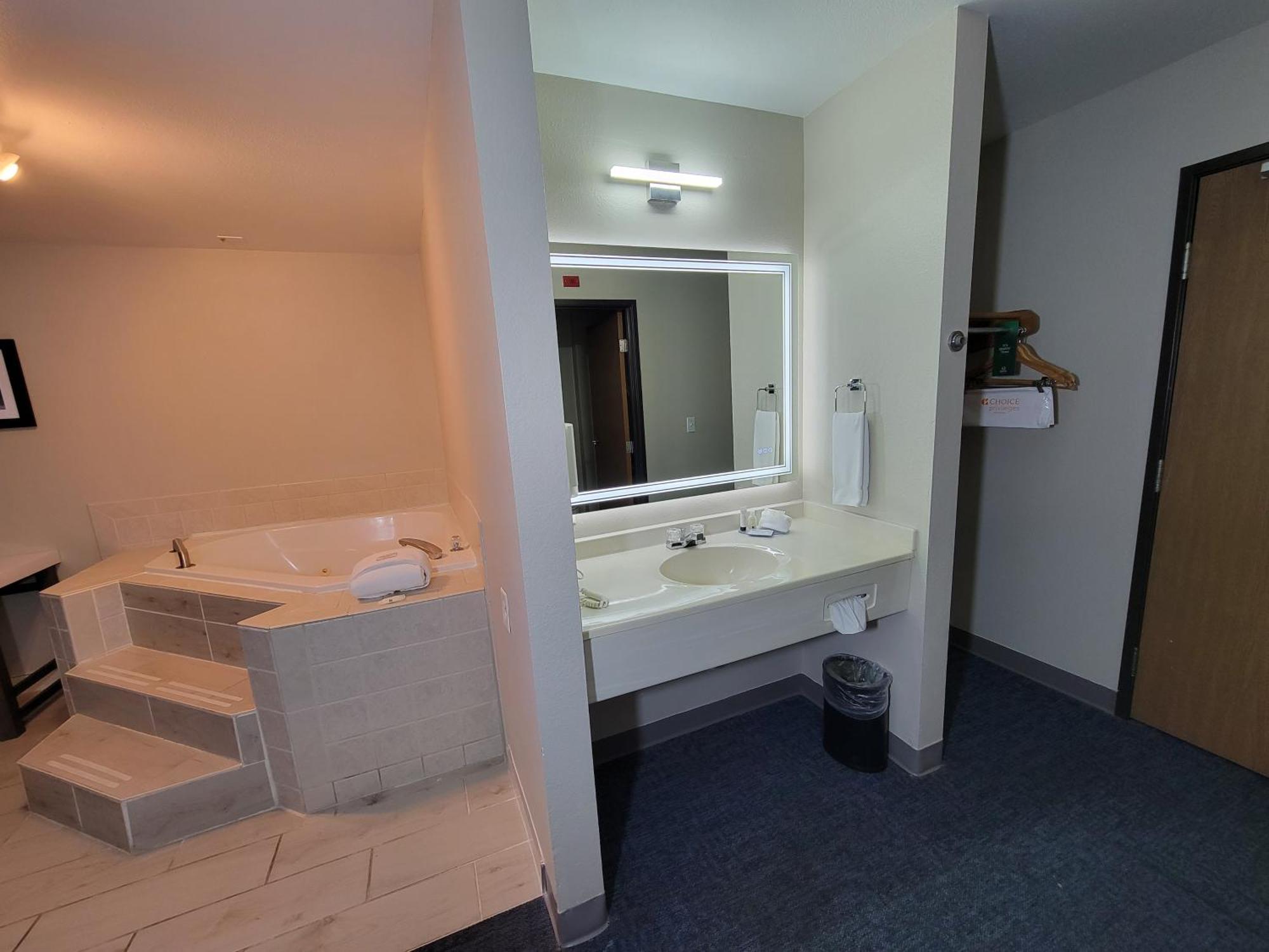 Quality Inn Port Orchard Exteriör bild
